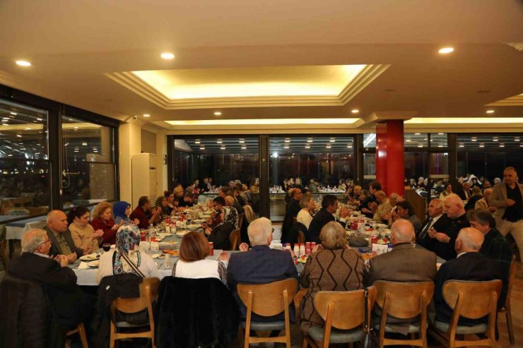 Başkan Deveciler şehit ve gazi ailelerine iftar verdi