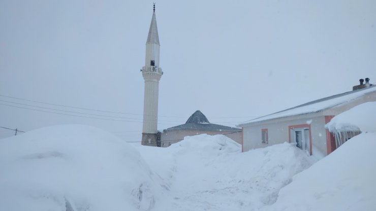 2 bin 444 rakımda bahara hasret köy