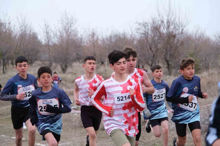 Atletizmi Geliştirme Projesi’nde ilk kademe yarışmaları Erzincan’da gerçekleştirildi