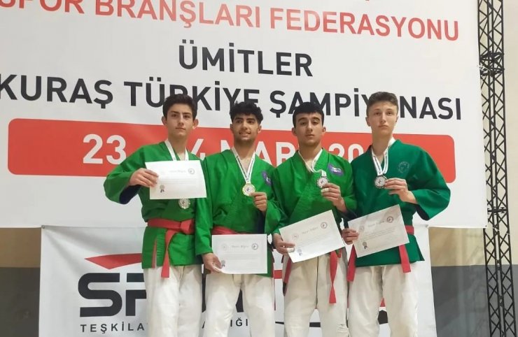 Kütahyalı sporculardan Ümitler Kuraş Türkiye Şampiyonası’nda zafer