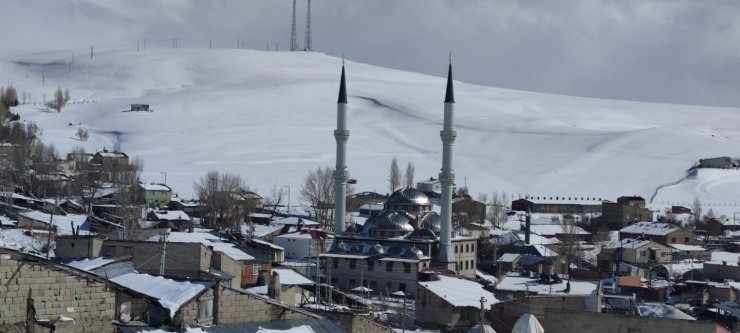 Kar yağışı Aşkale’yi esir aldı