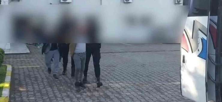 İstanbul’dan Sakarya’ya kilolarca uyuşturucu getiren 11 şüpheli yakalandı