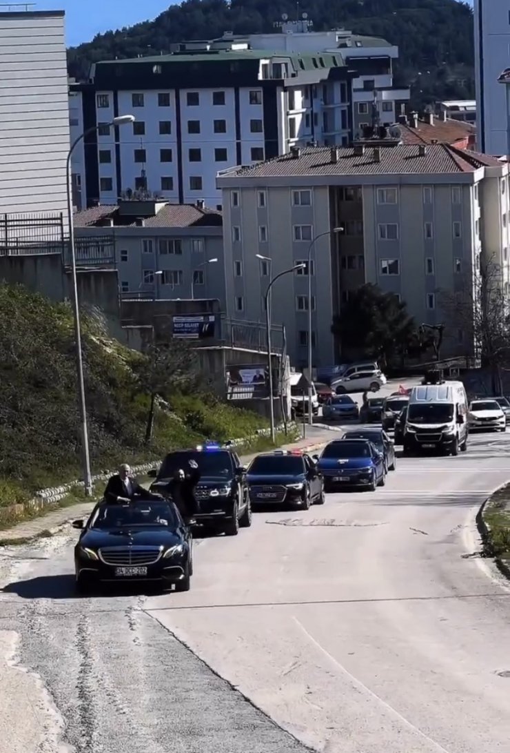 Pendik’te muhtarın çakarlı lüks araç konvoyuna para cezası