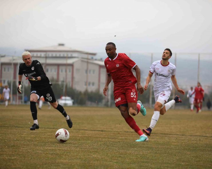 Sivasspor, hazırlık maçında Tokat Belediye Plevnespor’u 6-1 yendi