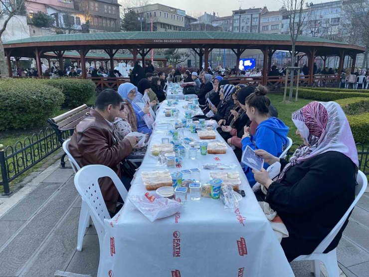 Fatih’te 5 bin kişi iftar sofrasında buluştu