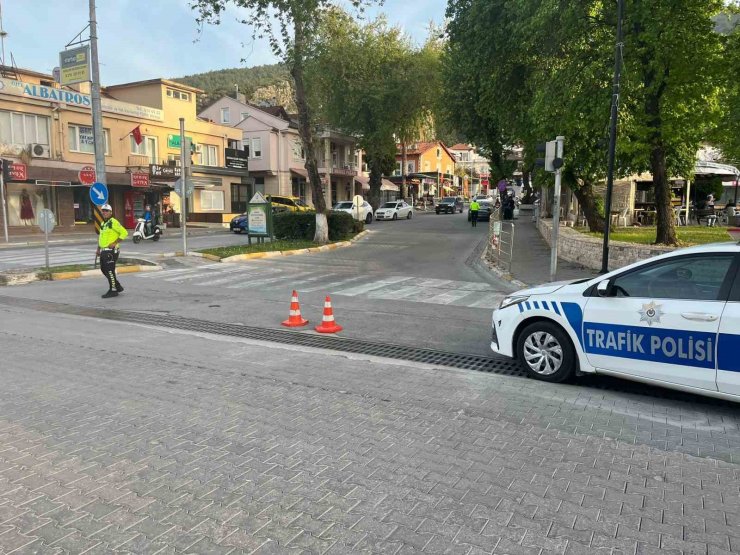 Fethiye’de seçim güvenliği nedeniyle yollar trafiğe kapatıldı