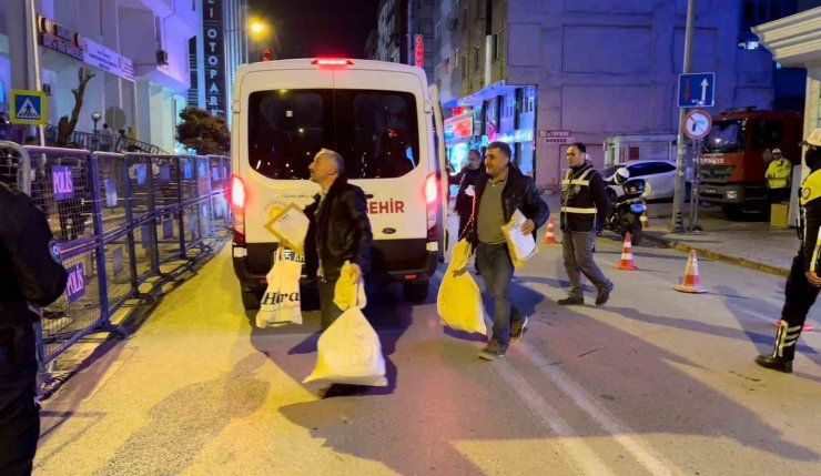 Oy çuvalları İl Seçim Kurulu’na getiriliyor