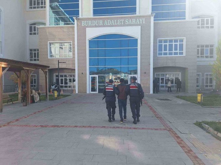 Burdur’da asayiş uygulamalarında yakalanan 13 firari hükümlü cezaevine gönderildi