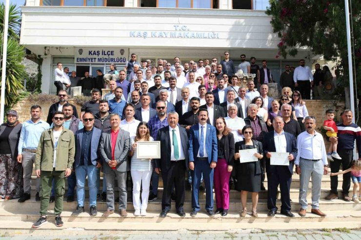 Kaş Belediye Başkanı Erol Demirhan görevi devraldı