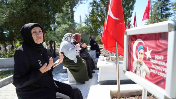 Şehit annesinden duygulandıran sözler: "Bir Yasin gider, bin Yasinler gelir"