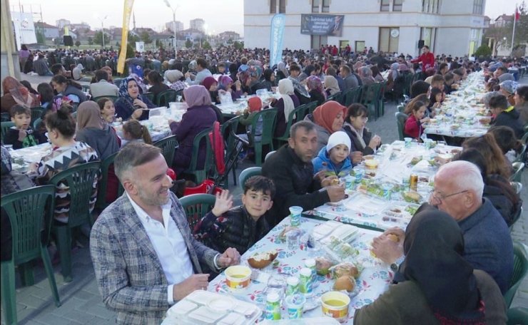 Başkan Çolakbayrakdar, “Hemşehrilerimizle Ramazan’ın güzelliklerini paylaşıyoruz”