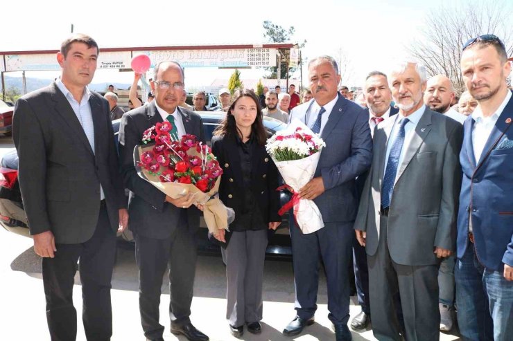 Beyağaç’ta Akçay 3 dönem sonra görevini Başkan Pütün’e devir etti