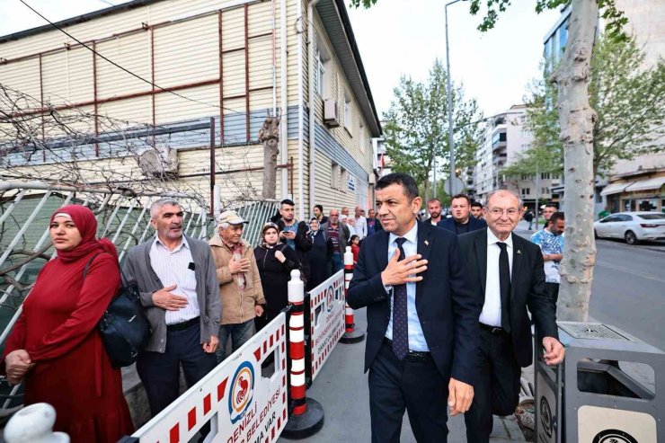 Başkan Çavuşoğlu iftarda hemşehrileriyle aynı sofrayı paylaştı