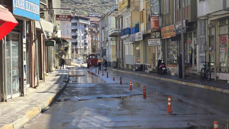 Tokat’ta bayram öncesi cadde ve sokaklar tek tek temizleniyor