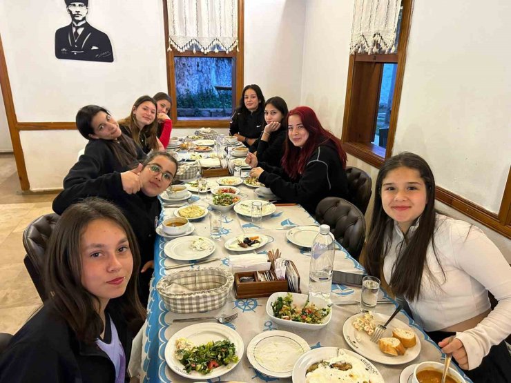 Türkiye Şampiyonu Ege Yıldızları Hokey Takımı iftarda buluştu