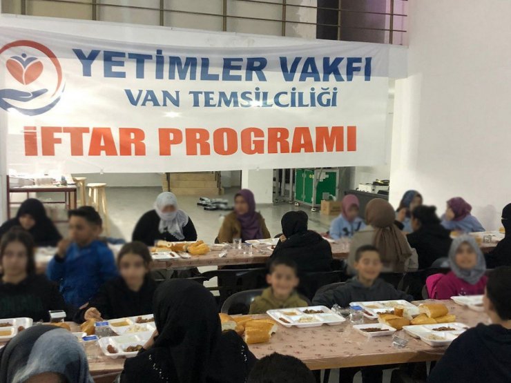 Van’daki yetim çocuklar iftar sofrasında buluştu