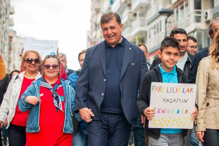 Başkan Tugay 2’nci İzmir Otizm Yürüyüşü’ne katıldı