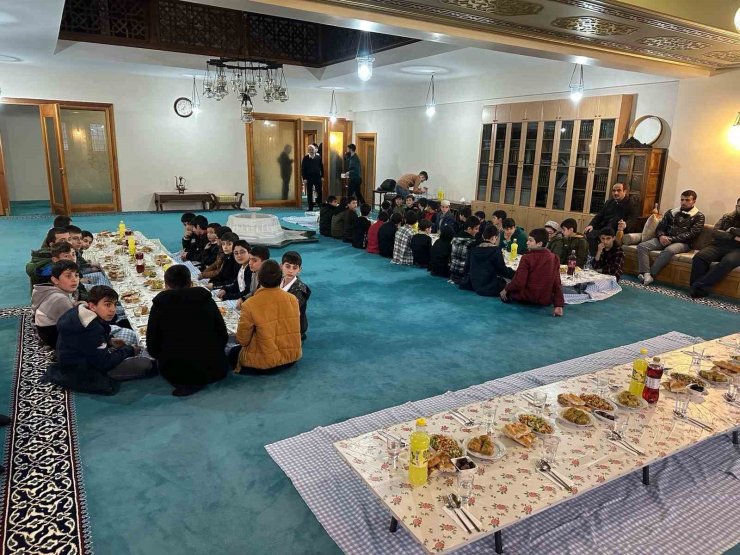 Alvarlı Efe Hazretleri Vakfı’ndan iftar bereketi