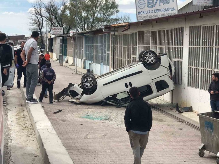 Konya’da hafif ticari araç takla attı: 1 yaralı