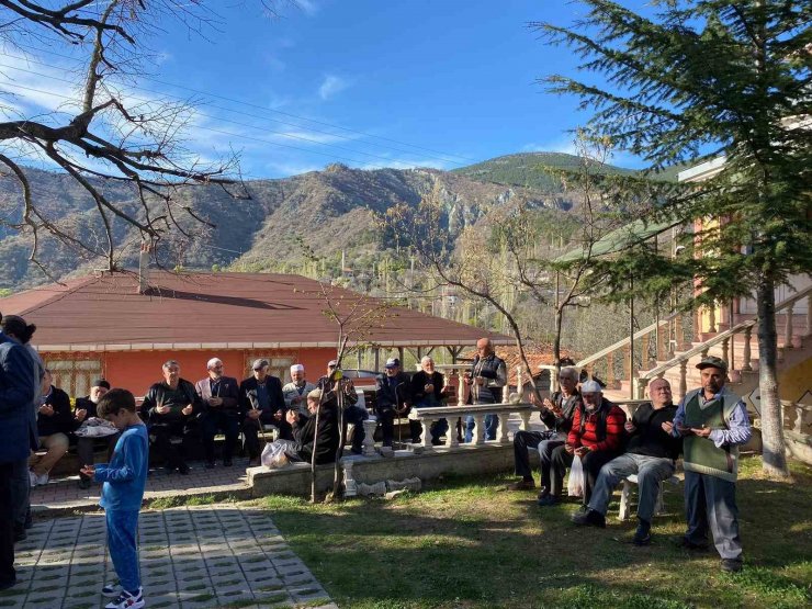 Geleneksel çörek bayramı ile köyde 50 olan nüfus 500’e çıkıyor