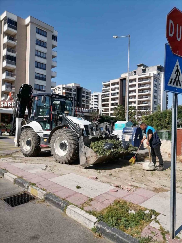 Yunusemre’de temizlik çalışmaları artarak devam ediyor