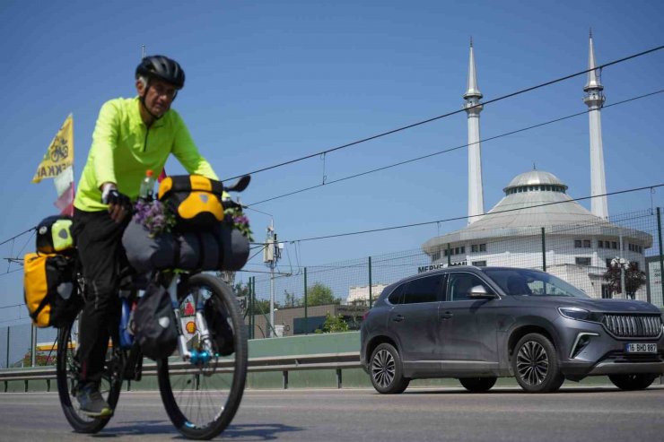 Üsküp’ten Mekke’ye pedal çeviren ikili, Bursa’da mola verdi