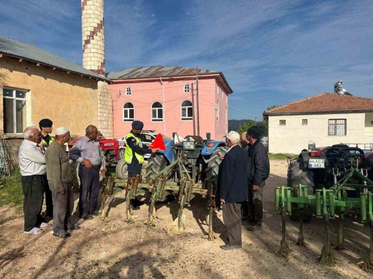 Elazığ’da ‘Reflektör tak, görünür ol’ kampanyası