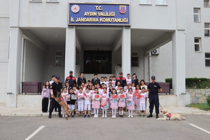 Aydın’da jandarma ekiplerinden çocuklara özel etkinlik