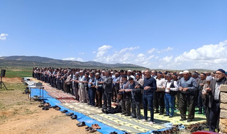 Beyşehir’de çiftçiler yağmur duasına çıktı