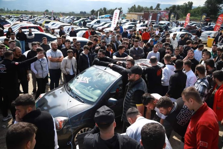 Burhaniyeli gençler Aren bebek için festival düzenledi