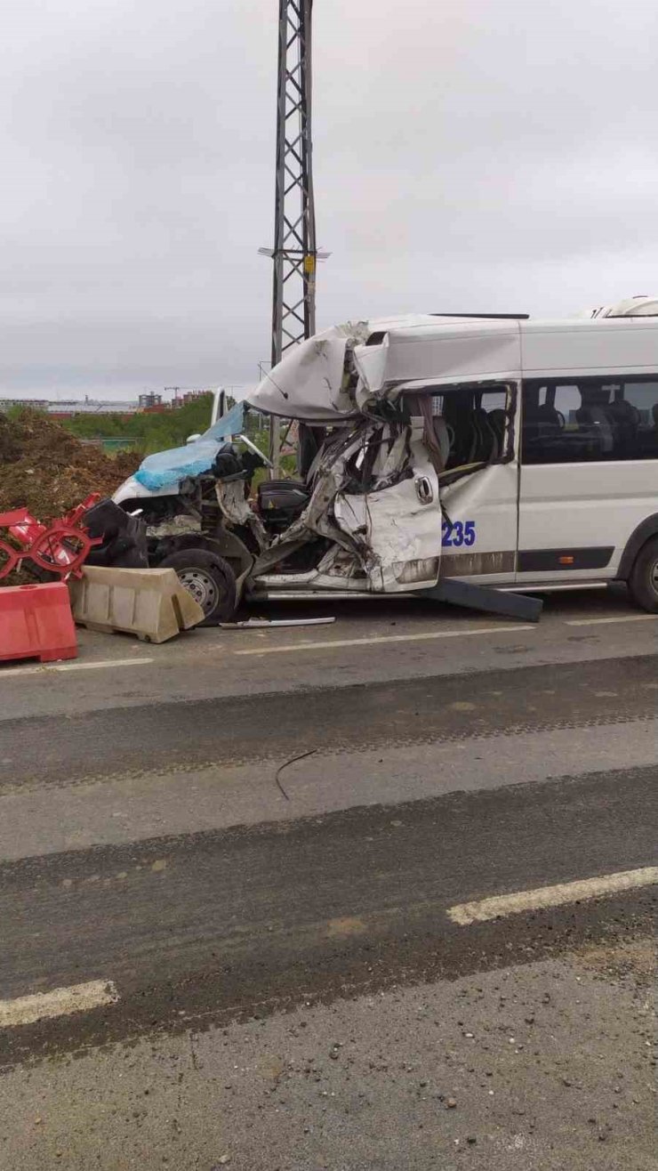 İstanbul’da işçi servisleri çarpıştı: 7 yaralı