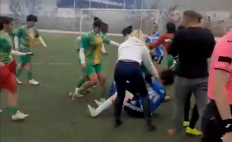 Aksaray’da kadınların futbol maçındaki kavga kamerada: 7 yaralı