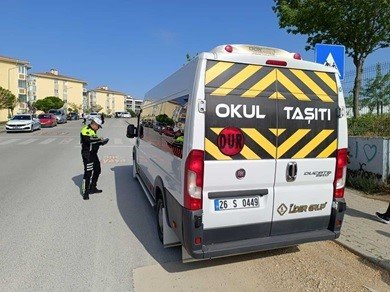 Polis ekipleri okulların çevresindeki denetimleri