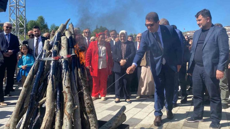 Düzce’de hıdırellez ateşini Vali yaktı