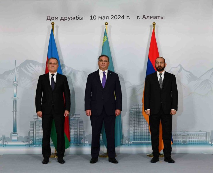 Azerbaycan ve Ermenistan Dışişleri Bakanları Kazakistan’da bir araya geldi
