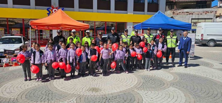 Gölpazarı’nda Trafik Haftası’nda çocukları bilgilendirildi