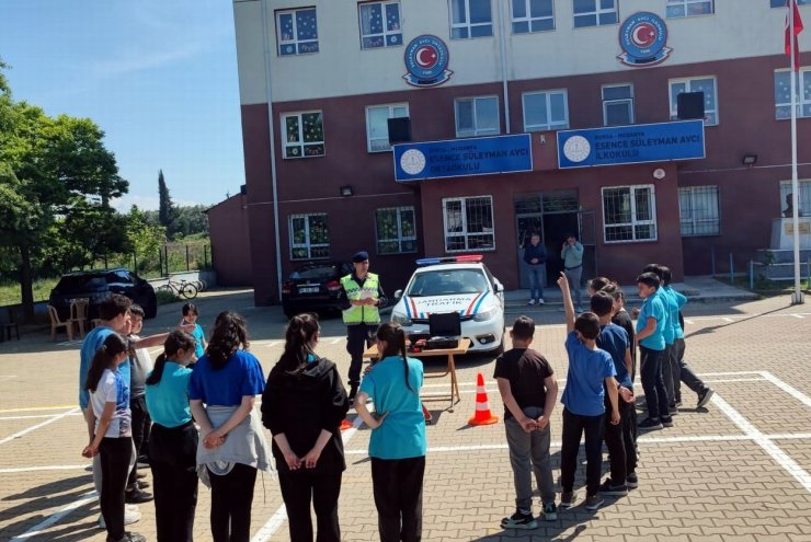 Mudanya jandarmadan trafik bilgelendirme çalışmaları sürüyor