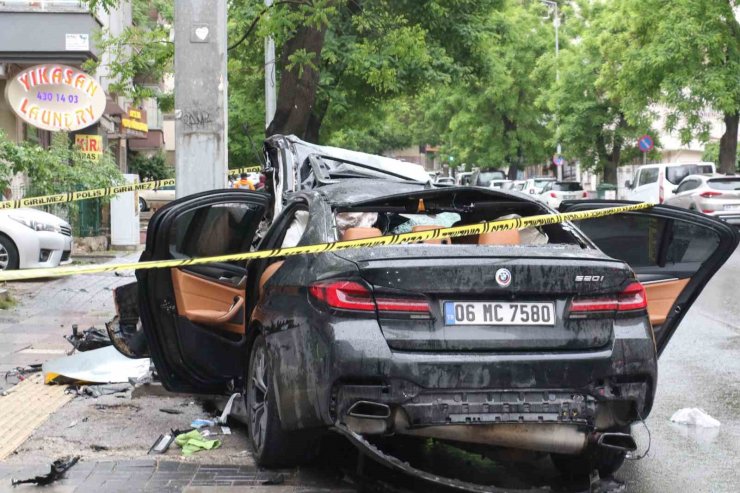 Ankara’da kontrolden çıkan araç direğe çarptı: 1 ölü, 4 yaralı