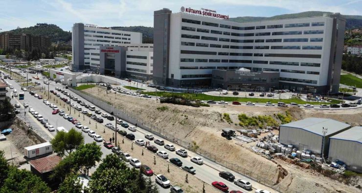 Kütahya’da otopark sıkıntısı vatandaşları zor durumda bırakıyor