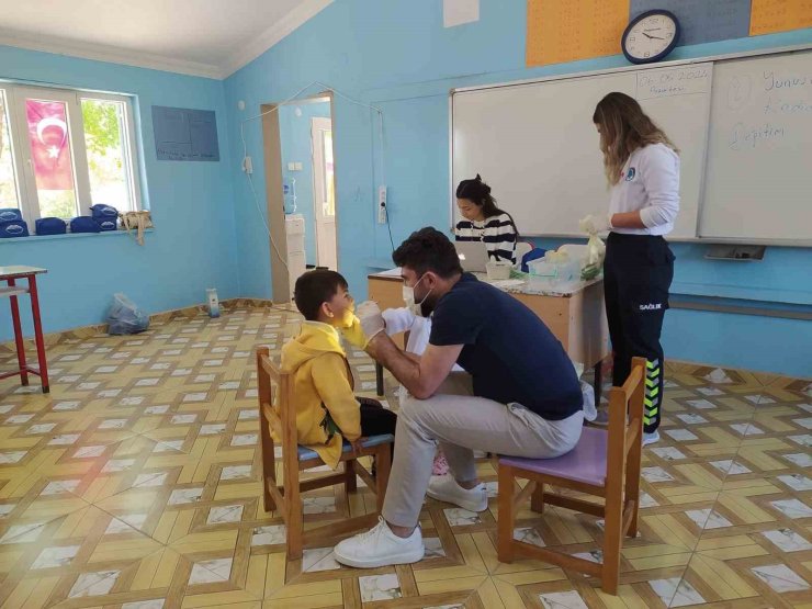 Yunusemre’de kırsal mahallelerde çocuklara diş taraması