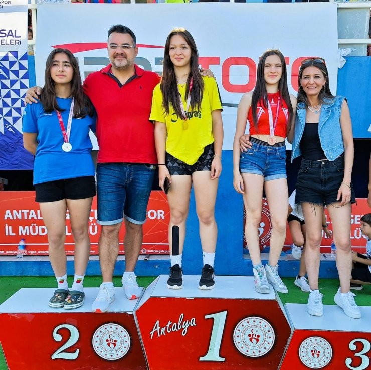 Aydınlı genç sporcular Antalya’ya damga vurdu