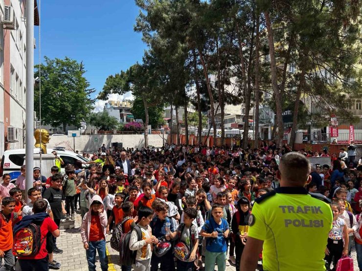 Hatay’da ilkokul Öğrencilerine trafik eğitimi verildi