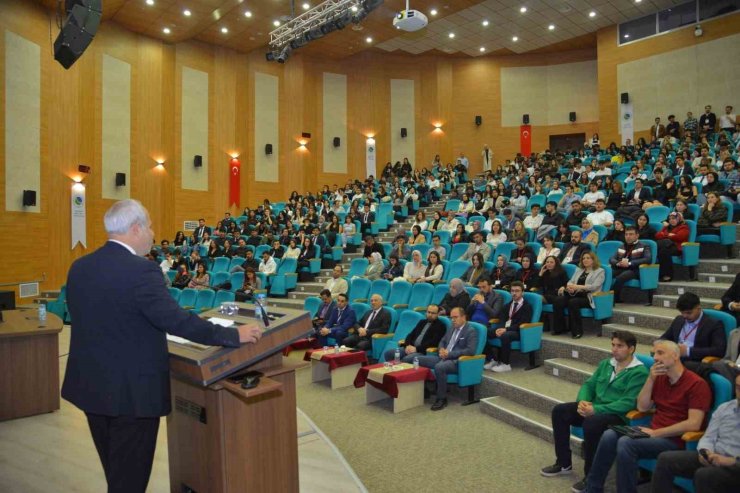 Ahi Evran Tıp Öğrenci Sempozyumu’nda hekimlik konuşuldu