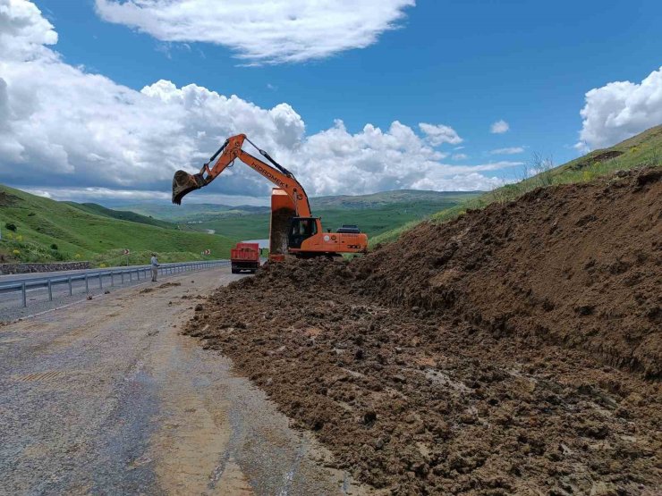 Varto’da aynı noktada 4.’üncü kez heyelan meydana geldi