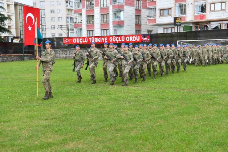 Engelli gençlerin askerlik sevincine ortak oldular