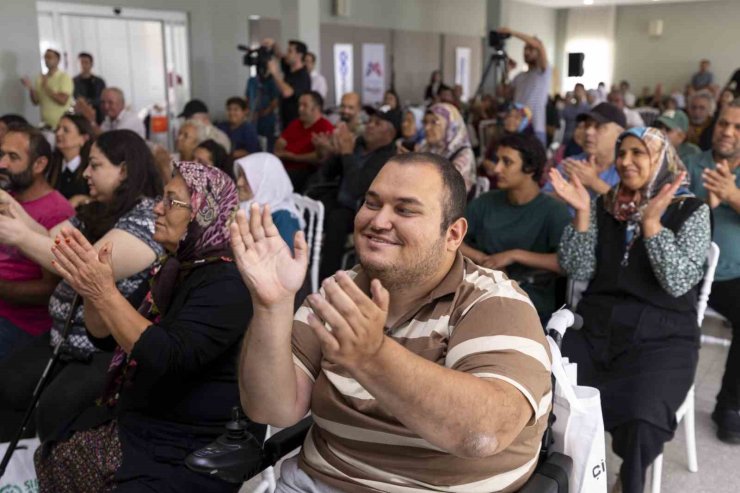 Mersin’de 50 özel bireye akülü sandalye dağıtıldı