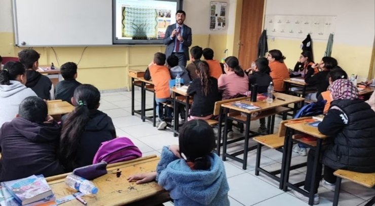 Özalp’te öğrencilere "Ariflerin Satrancı" oyununu tanıtıldı