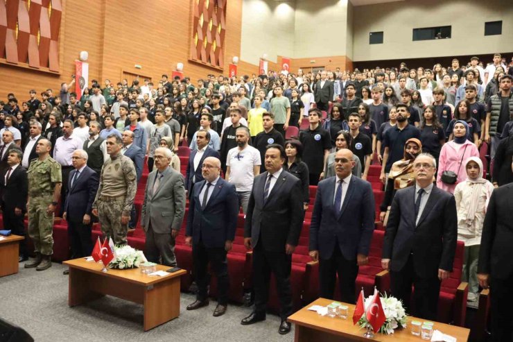 Atanur Aydın’dan öğrencilere: "Siz bizim paydaşımız değil, geleceğimizsiniz ve bizim takım arkadaşımızsınız”