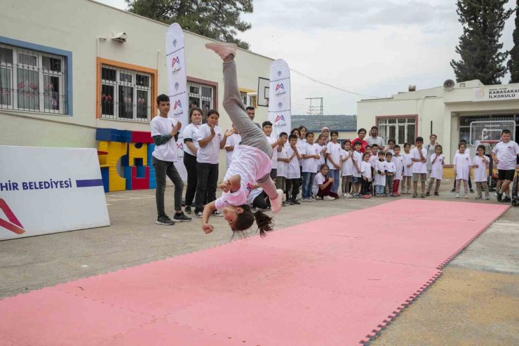 Mersin’de ’Sporbüs’ çocuklar için yollarda