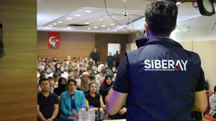 Emniyetten öğrencilere siber eğitimi